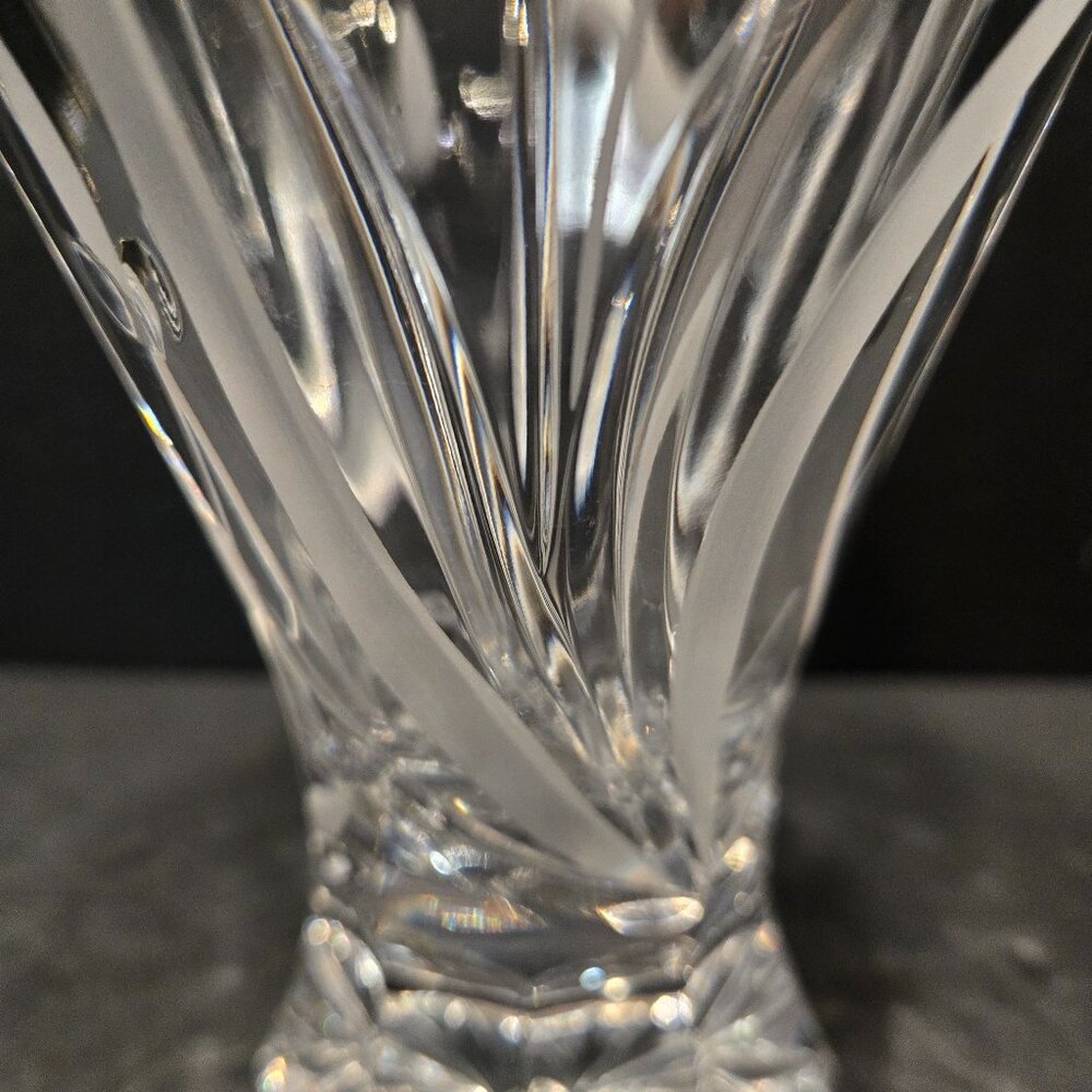 CRYSTAL VASE - Picture 11 of 11